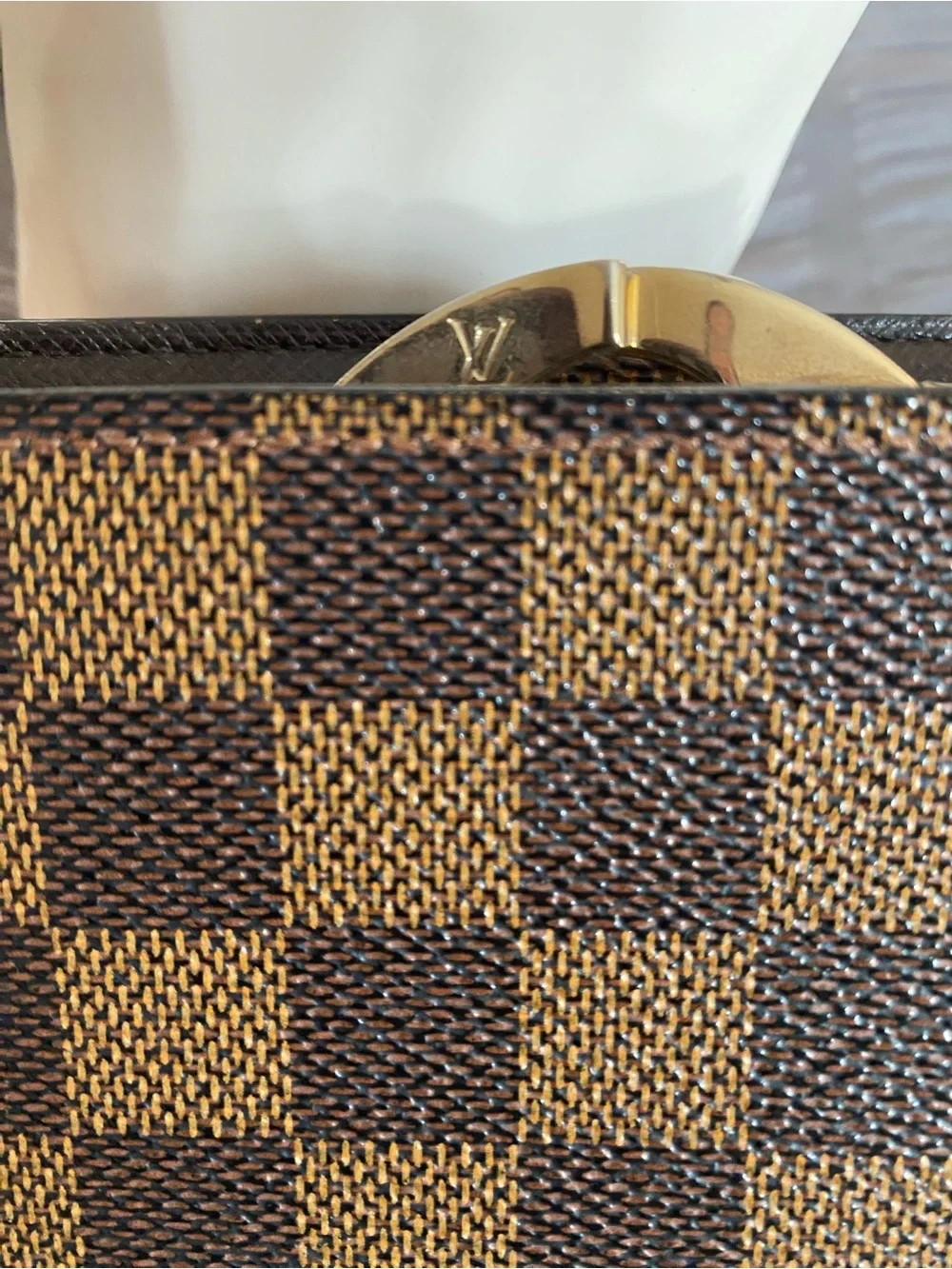 Louis Vuitton Authentic France 2/2000 Damier Ebene Compact Kiss Lock Check Walle
